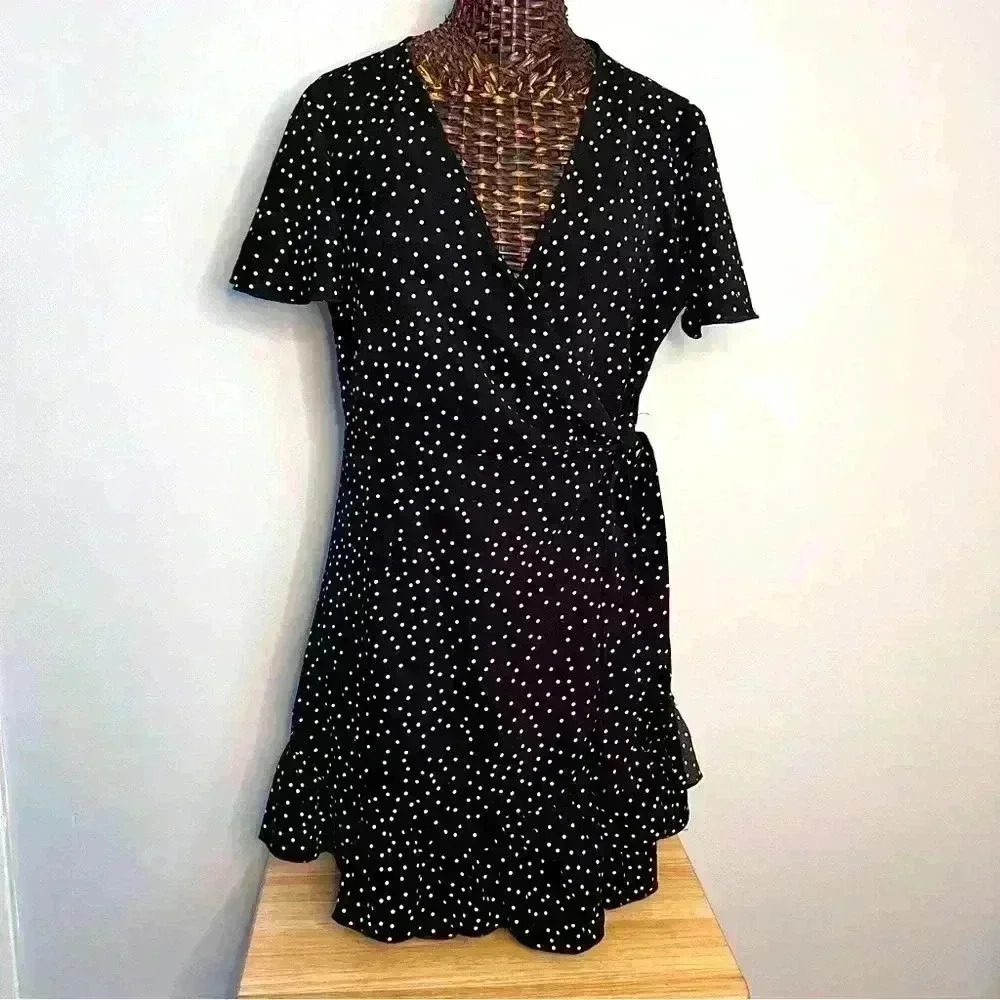 Relipop Dress size M practically new blk&wht polka dot wrap